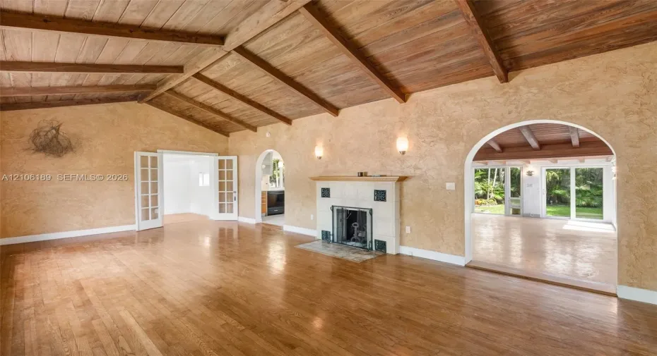 On the right the Family Room. At the end the 3rd room. On the left of fire place the door to the kitchen