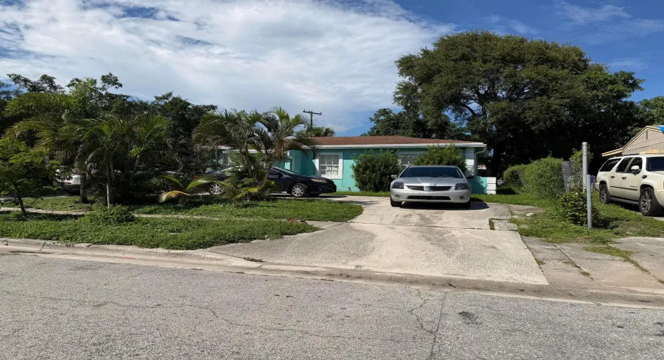 386 W 15th St photo