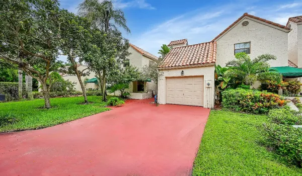 Welcome to 6130 Via Tierra Drive, Boca Raton- L'Ambiance