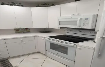 4046 Ainslie C-kitchen2