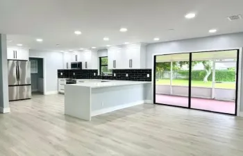 KITCHEN / DINING