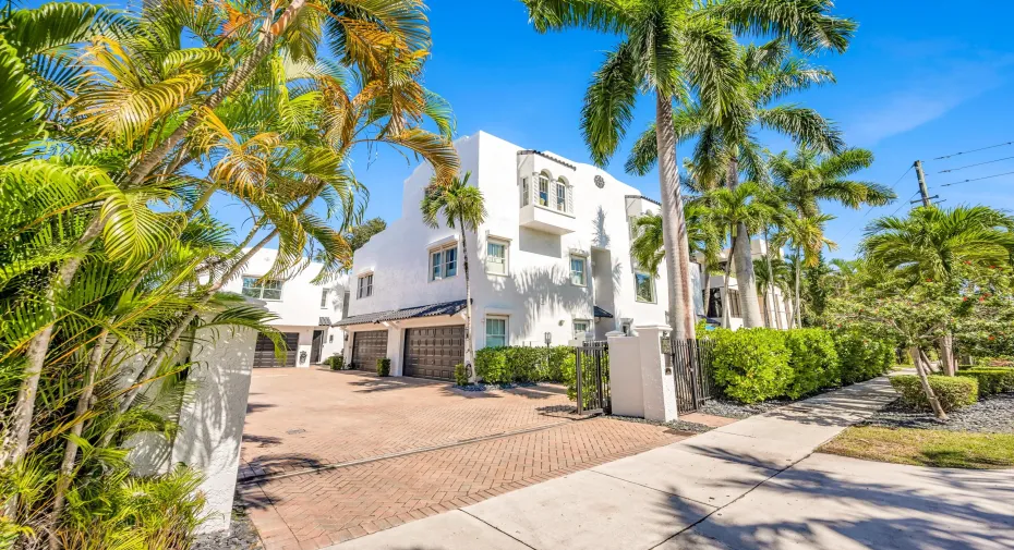 1627 E BROWARD BLVD-4