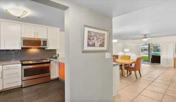 05-Entryway_Kitchen