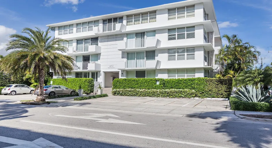 401 Peruvian Avenue
