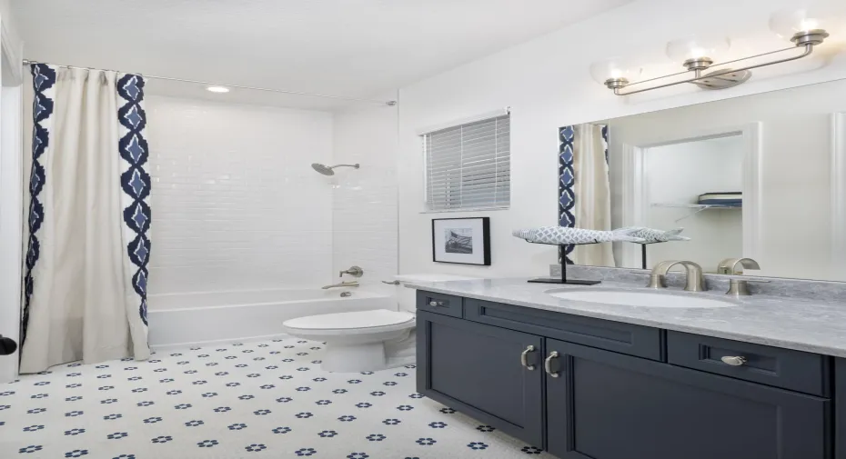 SCP Crown Bath 2-RHP