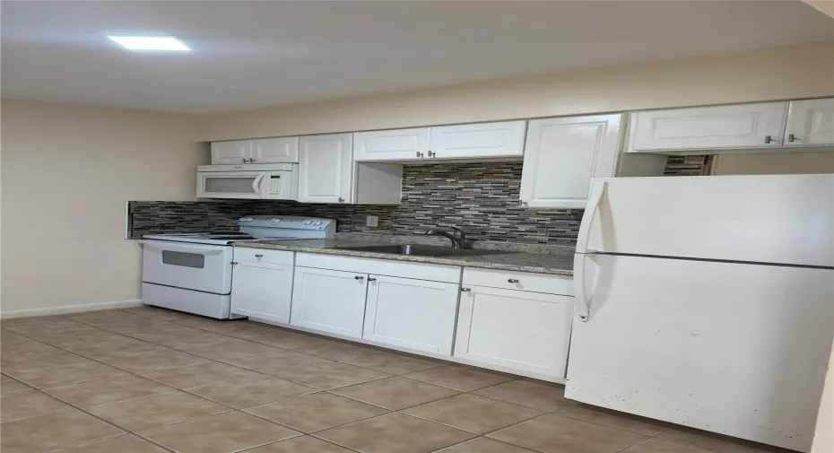 Eat-in Kitchen