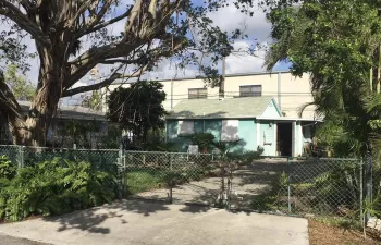 1 of 2 homes & 2 vacant lots