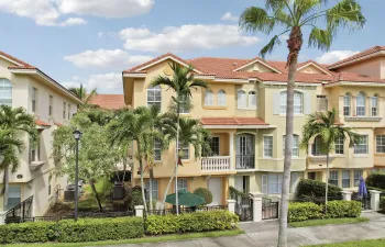 2548 Gardens Parkway - END UNIT