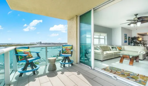 corner unit/balcony