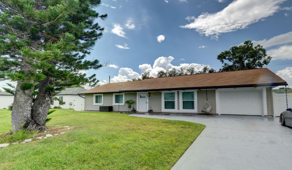 662 SE Chapman Avenue, Port Saint Lucie, Florida 34984, 3 Bedrooms Bedrooms, ,2 BathroomsBathrooms,Single Family,For Sale,Chapman,RX-10920684