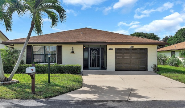 6110 Lakemont Circle, Greenacres, Florida 33463, 2 Bedrooms Bedrooms, ,2 BathroomsBathrooms,Single Family,For Sale,Lakemont,RX-10920841