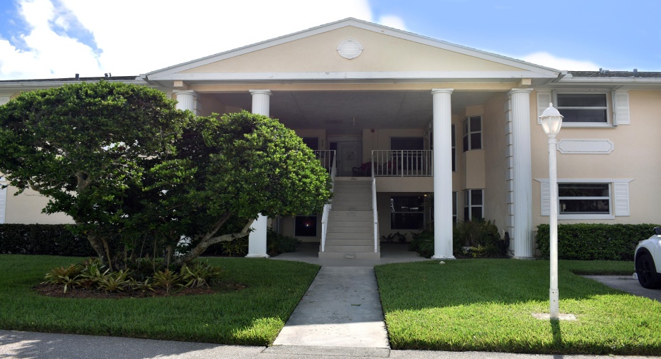 500 Grove Isle Circle Unit 103, Vero Beach, Florida 32962, 2 Bedrooms Bedrooms, ,2 BathroomsBathrooms,Condominium,For Sale,Grove Isle,1,RX-10921851
