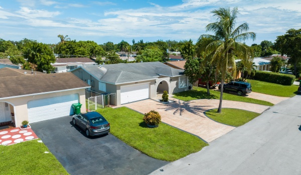 8457 Sheraton Drive, Miramar, Florida 33025, 3 Bedrooms Bedrooms, ,2 BathroomsBathrooms,Single Family,For Sale,Sheraton,RX-10925708