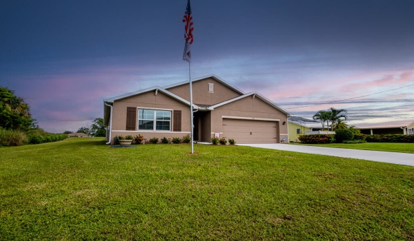 901 SW Abingdon Avenue, Port Saint Lucie, Florida 34953, 4 Bedrooms Bedrooms, ,2 BathroomsBathrooms,Single Family,For Sale,Abingdon,RX-10925715