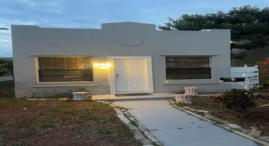 8 S C Street, Lake Worth Beach, Florida 33460, 2 Bedrooms Bedrooms, ,2 BathroomsBathrooms,Single Family,For Sale,C,RX-10926190