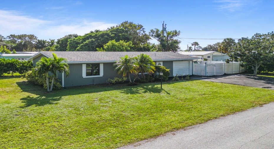 3197 NE Lake Avenue, Jensen Beach, Florida 34957, 3 Bedrooms Bedrooms, ,2 BathroomsBathrooms,Single Family,For Sale,Lake,RX-10926728