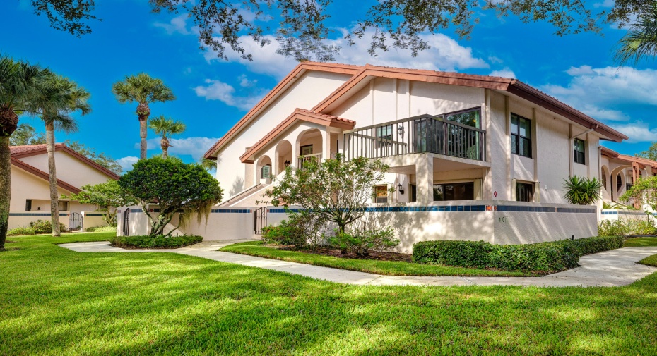 6050 SE Martinique Drive Unit 201, Stuart, Florida 34997, 2 Bedrooms Bedrooms, ,2 BathroomsBathrooms,Condominium,For Sale,Martinique,2,RX-10927222