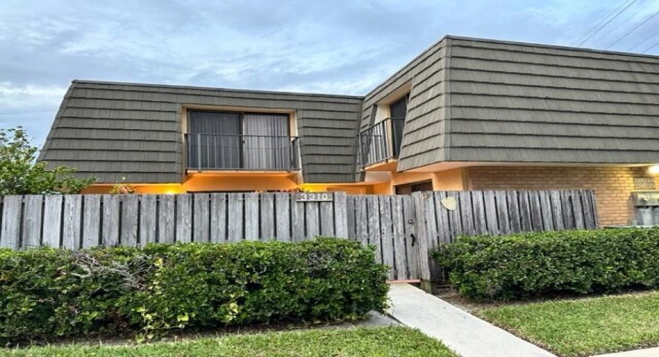 304 3rd Way, West Palm Beach, Florida 33407, 2 Bedrooms Bedrooms, ,2 BathroomsBathrooms,Townhouse,For Sale,3rd,1,RX-10928073