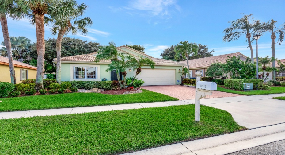 10912 Royal Caribbean Circle, Boynton Beach, Florida 33437, 3 Bedrooms Bedrooms, ,2 BathroomsBathrooms,Single Family,For Sale,Royal Caribbean,RX-10928529