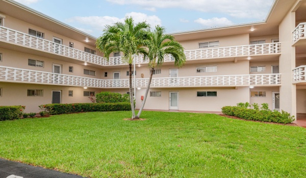 2721 N Garden Drive Unit 305, Lake Worth, Florida 33461, 2 Bedrooms Bedrooms, ,1 BathroomBathrooms,Condominium,For Sale,Garden,3,RX-10898307