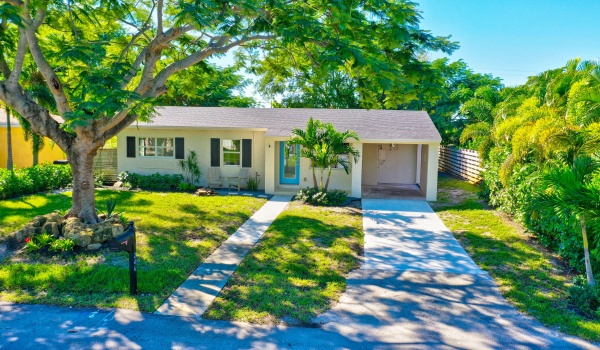 246 NE 20th Street, Delray Beach, Florida 33444, 2 Bedrooms Bedrooms, ,1 BathroomBathrooms,Single Family,For Sale,20th,RX-10929100