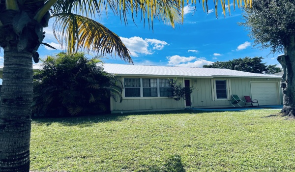 636 SW Eyerly Avenue, Port Saint Lucie, Florida 34983, 3 Bedrooms Bedrooms, ,2 BathroomsBathrooms,Single Family,For Sale,Eyerly,RX-10929948