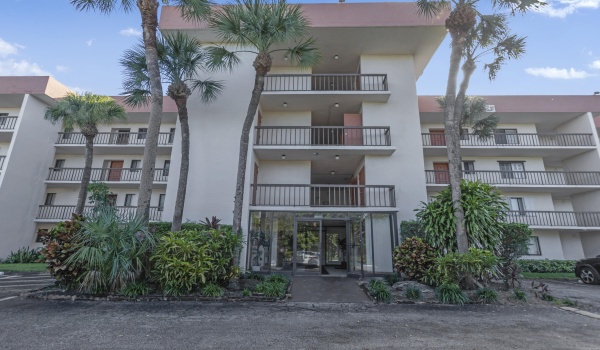 5917 Via Vermilya Unit 307, Lake Worth, Florida 33462, 2 Bedrooms Bedrooms, ,2 BathroomsBathrooms,Condominium,For Sale,Via Vermilya,307,RX-10930895