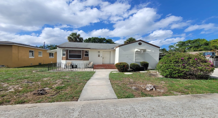 701 37th Street, West Palm Beach, Florida 33407, 2 Bedrooms Bedrooms, ,2 BathroomsBathrooms,Single Family,For Sale,37th,RX-10889223