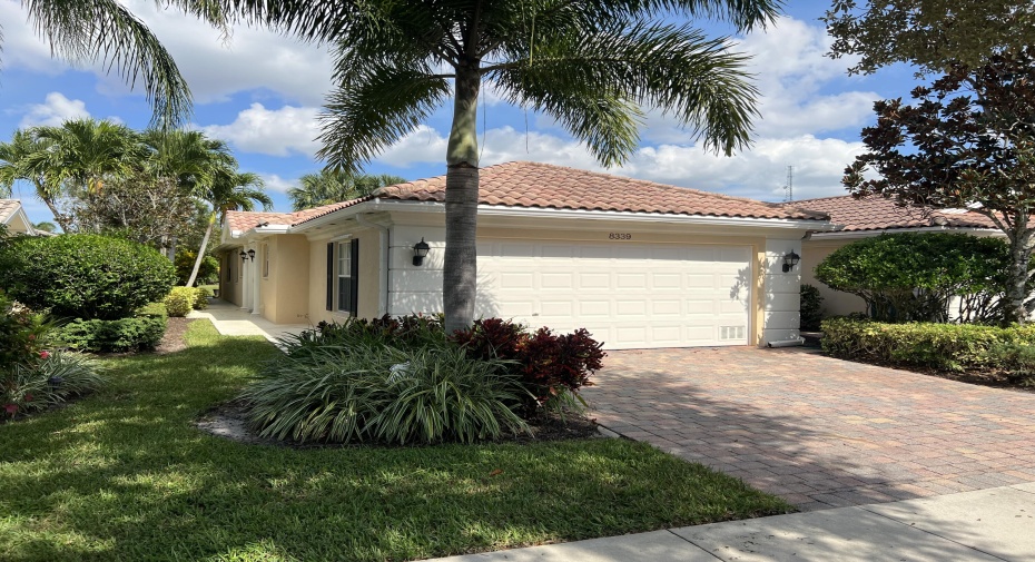 8339 Saint Johns Court, Wellington, Florida 33414, 2 Bedrooms Bedrooms, ,2 BathroomsBathrooms,Townhouse,For Sale,Saint Johns,RX-10932174