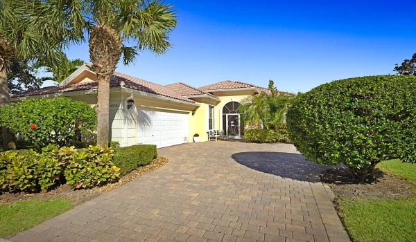 4916 Grassleaf Drive, Palm Beach Gardens, Florida 33418, 3 Bedrooms Bedrooms, ,3 BathroomsBathrooms,Single Family,For Sale,Grassleaf,RX-10933300