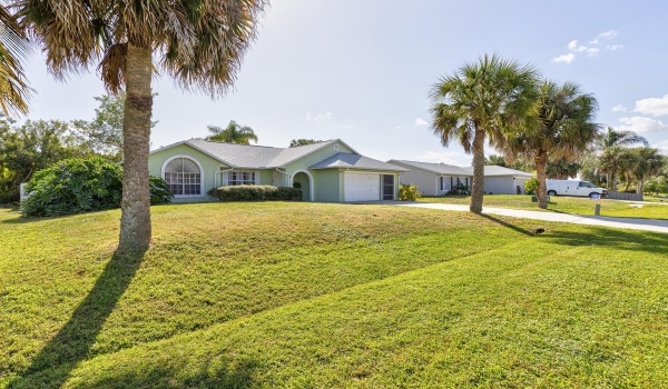 909 Fulton Way, Sebastian, Florida 32958, 3 Bedrooms Bedrooms, ,2 BathroomsBathrooms,Single Family,For Sale,Fulton,RX-10933588