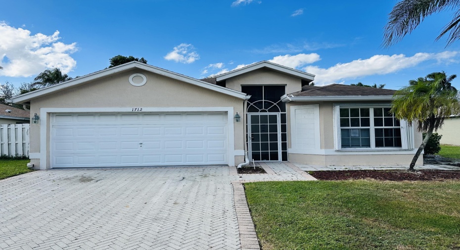 1712 Sawgrass Circle, Greenacres, Florida 33413, 3 Bedrooms Bedrooms, ,2 BathroomsBathrooms,Single Family,For Sale,Sawgrass,RX-10933617