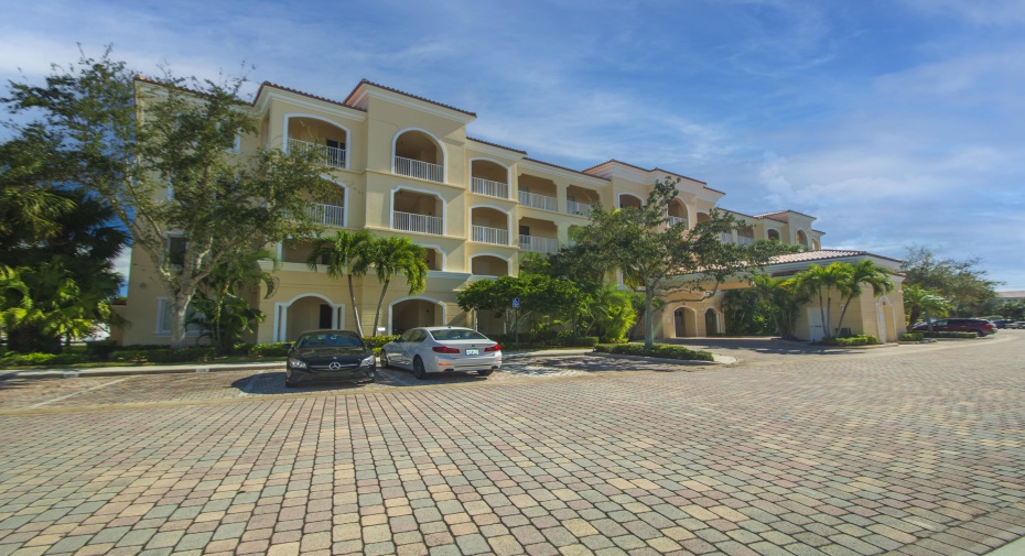 12 Harbour Isles Dr Unit Ph1, Fort Pierce, Florida 34945, 2 Bedrooms Bedrooms, ,2 BathroomsBathrooms,Condominium,For Sale,Harbour Isles Dr,4,RX-10934889