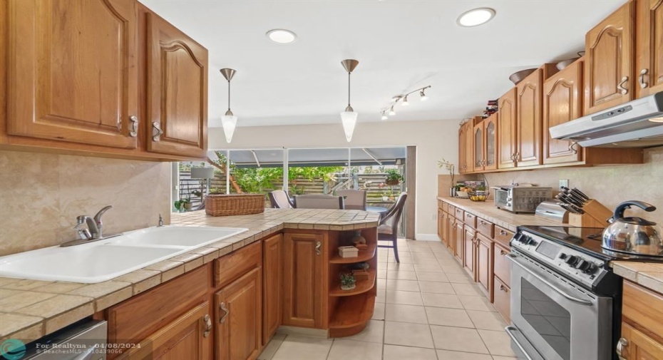 Well maintained open concept kitchen.