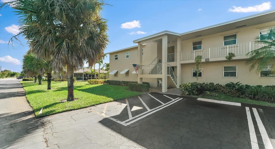306 Circle Drive Unit 104, Boynton Beach, Florida 33435, 2 Bedrooms Bedrooms, ,2 BathroomsBathrooms,Condominium,For Sale,Circle,1,RX-10937228