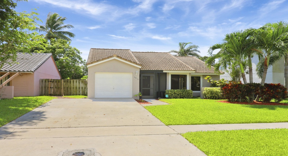 6016 Strawberry Lakes Circle, Lake Worth, Florida 33463, 3 Bedrooms Bedrooms, ,2 BathroomsBathrooms,Single Family,For Sale,Strawberry Lakes,RX-10921499