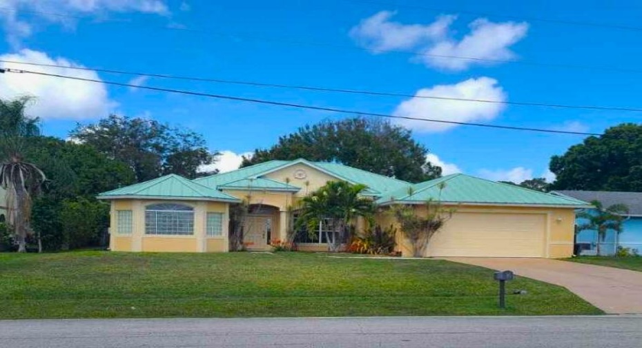 691 SW Estate Avenue, Port Saint Lucie, Florida 34953, 4 Bedrooms Bedrooms, ,3 BathroomsBathrooms,Single Family,For Sale,Estate,RX-10939174