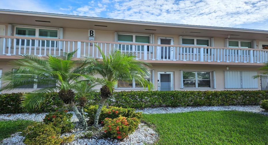 30 Somerset B, West Palm Beach, Florida 33417, 2 Bedrooms Bedrooms, ,2 BathroomsBathrooms,Condominium,For Sale,Somerset B,1,RX-10939211