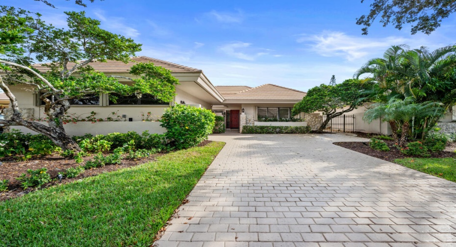1810 Gulfstream Way, West Palm Beach, Florida 33411, 3 Bedrooms Bedrooms, ,2 BathroomsBathrooms,Single Family,For Sale,Gulfstream,RX-10940101
