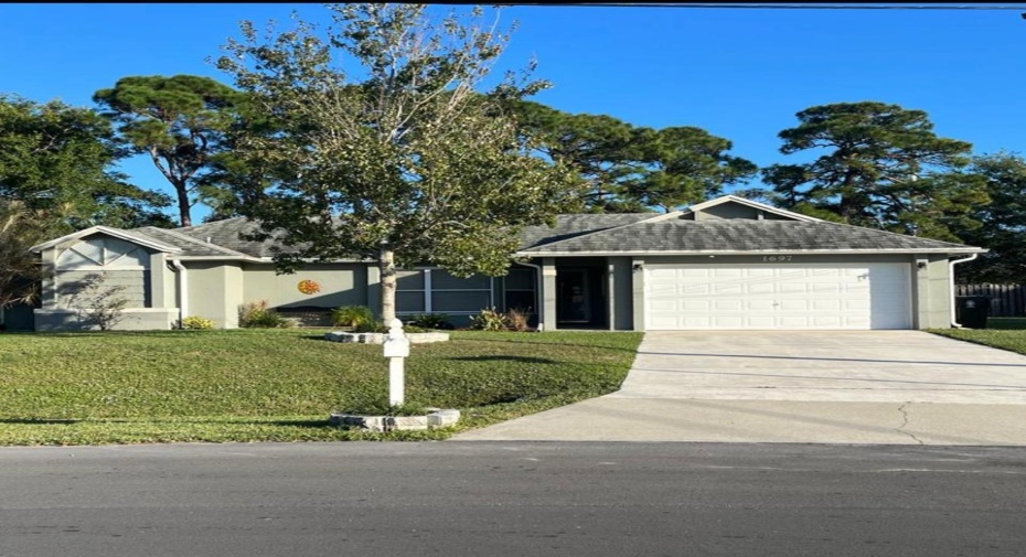 1697 SW Clover Street, Port Saint Lucie, Florida 34953, 3 Bedrooms Bedrooms, ,2 BathroomsBathrooms,Residential Lease,For Rent,Clover,RX-10940200