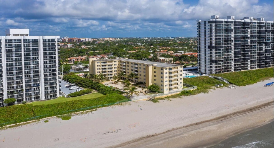 310 S Ocean Boulevard Unit 305, Boca Raton, Florida 33432, 2 Bedrooms Bedrooms, ,2 BathroomsBathrooms,Residential Lease,For Rent,Ocean,3,RX-10925492