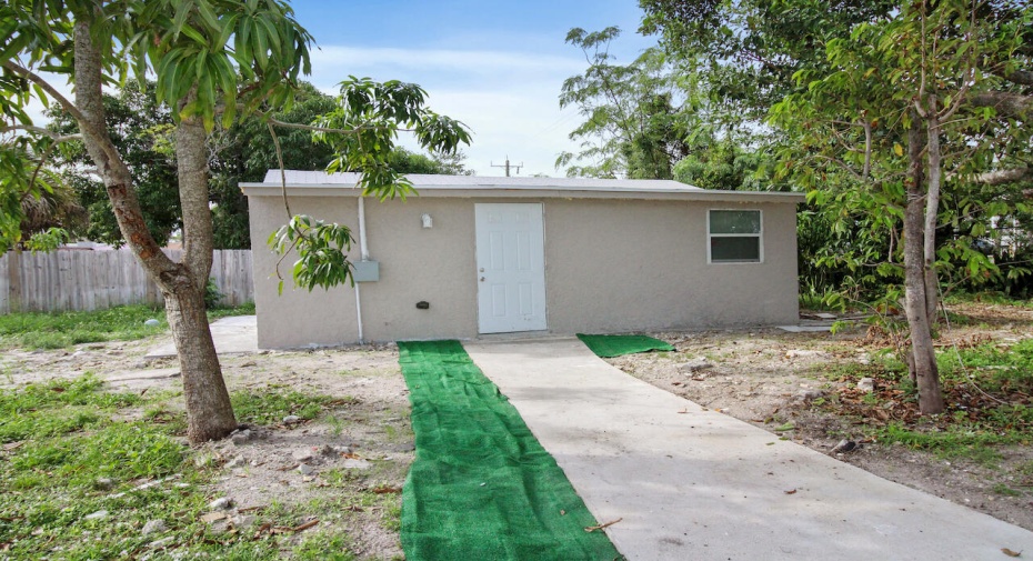 947 39th Court Unit Cottage, West Palm Beach, Florida 33407, 2 Bedrooms Bedrooms, ,1 BathroomBathrooms,Residential Lease,For Rent,39th,1,RX-10942010