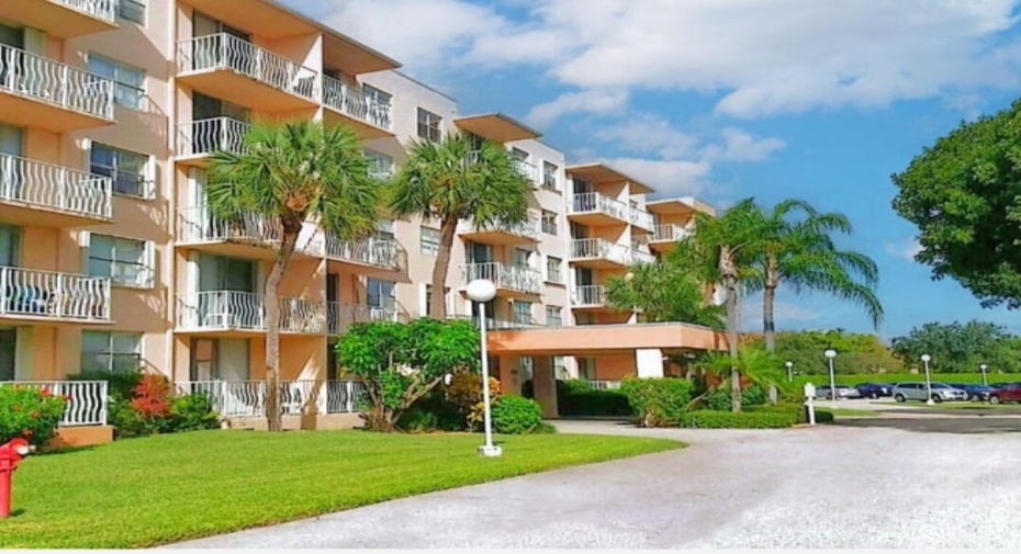 500 Executive Center Drive Unit 2h, West Palm Beach, Florida 33401, 2 Bedrooms Bedrooms, ,2 BathroomsBathrooms,Condominium,For Sale,Executive Center,2,RX-10942344