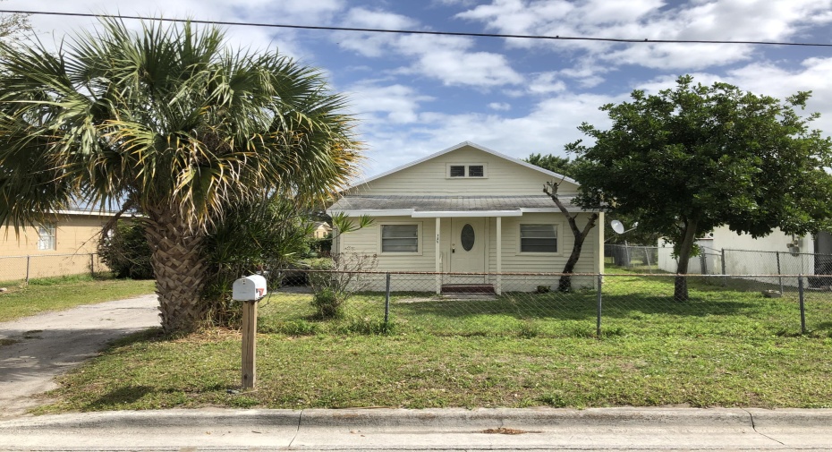 1610 N 14th Street, Fort Pierce, Florida 34950, 3 Bedrooms Bedrooms, ,1 BathroomBathrooms,Single Family,For Sale,14th,RX-10918362