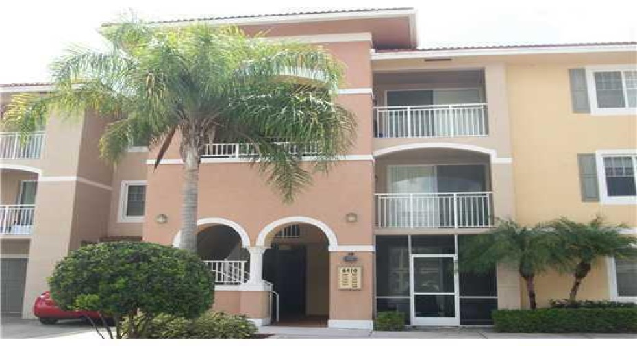 6410 Emerald Dunes Drive Unit 204, West Palm Beach, Florida 33411, 2 Bedrooms Bedrooms, ,2 BathroomsBathrooms,Residential Lease,For Rent,Emerald Dunes,2,RX-10933456