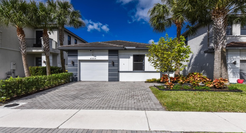 4959 Whispering Way, Dania Beach, Florida 33312, 3 Bedrooms Bedrooms, ,2 BathroomsBathrooms,Single Family,For Sale,Whispering,RX-10943285