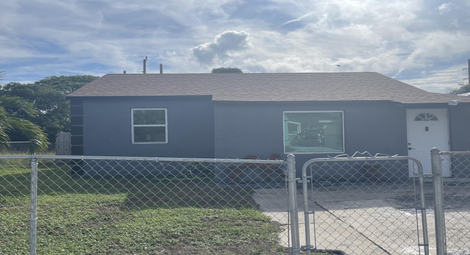 563 W 2nd Street, Riviera Beach, Florida 33404, 3 Bedrooms Bedrooms, ,2 BathroomsBathrooms,Single Family,For Sale,2nd,RX-10943095