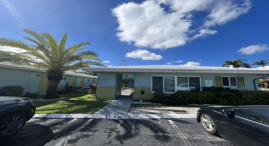 4421 Poinciana Street Unit 4, Lauderdale By The Sea, Florida 33308, 2 Bedrooms Bedrooms, ,2 BathroomsBathrooms,Residential Lease,For Rent,Poinciana Street,1,RX-10943516