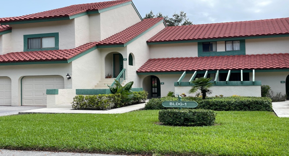 1 Lexington Lane Unit B, Palm Beach Gardens, Florida 33418, 2 Bedrooms Bedrooms, ,1 BathroomBathrooms,Condominium,For Sale,Lexington,1,RX-10923860