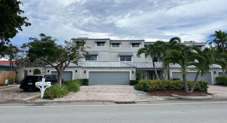 4216 Seagrape Drive Unit 4216, Lauderdale By The Sea, Florida 33308, 4 Bedrooms Bedrooms, ,4 BathroomsBathrooms,Residential Lease,For Rent,Seagrape,1,RX-10875285